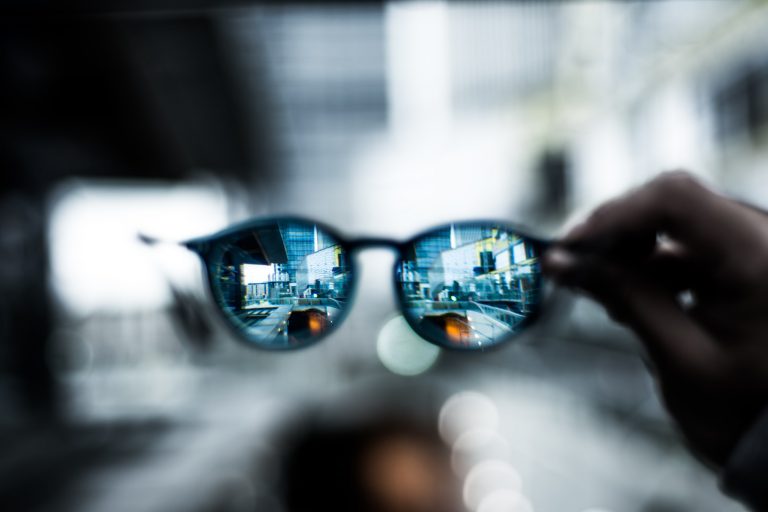 Optika: mit tudnak a modern szemüveglencsék?